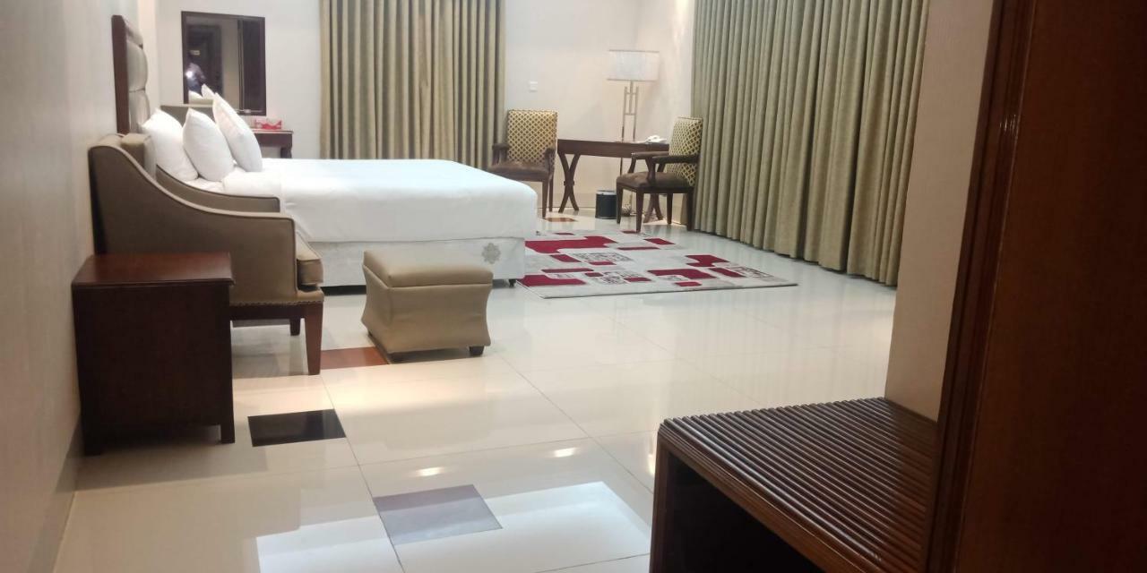 The Royal Paradise Dhaka Buitenkant foto
