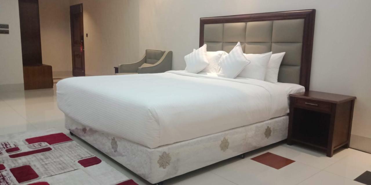 The Royal Paradise Dhaka Buitenkant foto